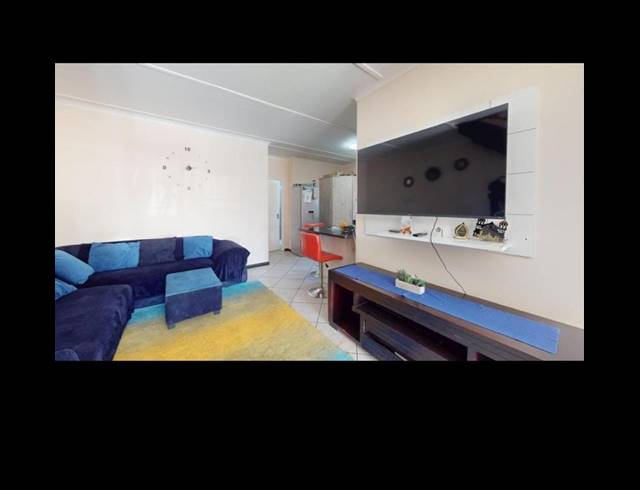 3 BEDROOM TOWNHOUSE FOR SALE IN NORTON HOME ESTATE